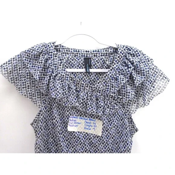 She Said Ruffle Womens Size M Short Sleeve Blouse Blue Shapes White - Picture 2 of 7
